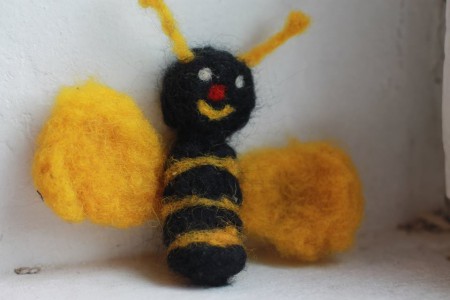 Méhecske tű nemezelésseé